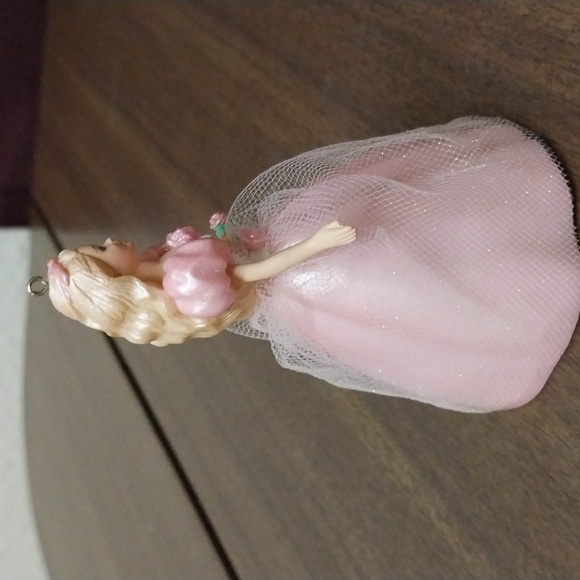 Hallmark Holiday Barbie - Picture 3 of 4